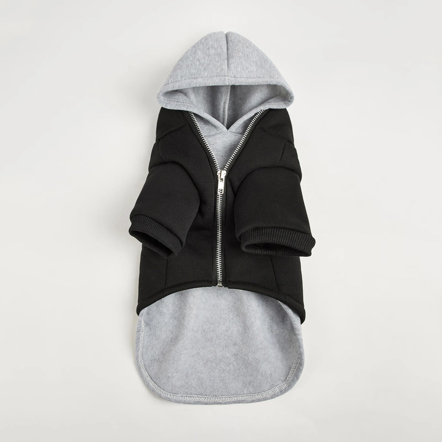 Hermosa sudadera estilo casual con capucha.