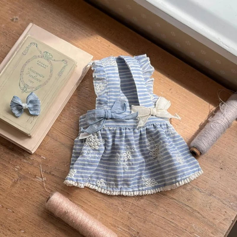 hermoso vestido CUTE de tirantes azul con bordado